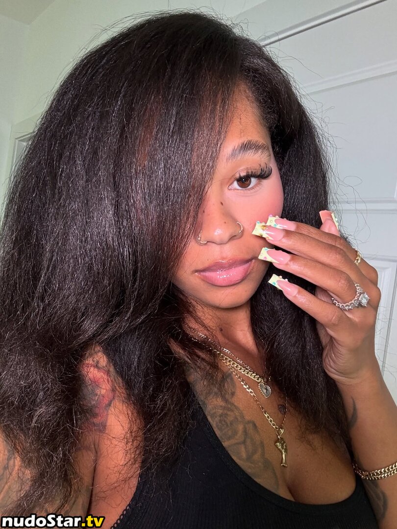 Lala Ronay / Naturallylala / _lalaronay / viewsofla Alaston OnlyFans Vuotanut Kuva #4