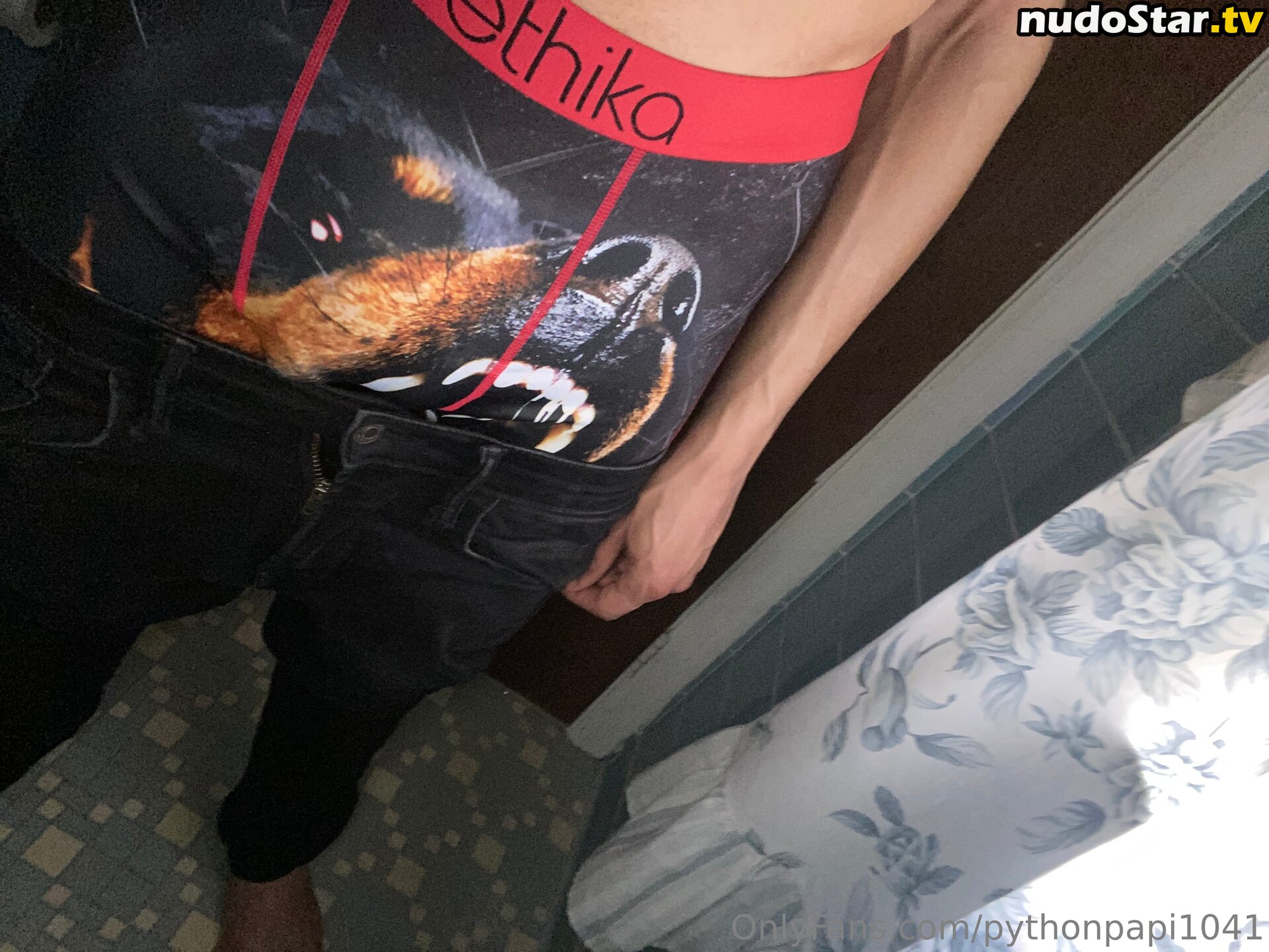 pythonpaige / pythonpapi1041 Alaston OnlyFans Vuotanut Kuva #1